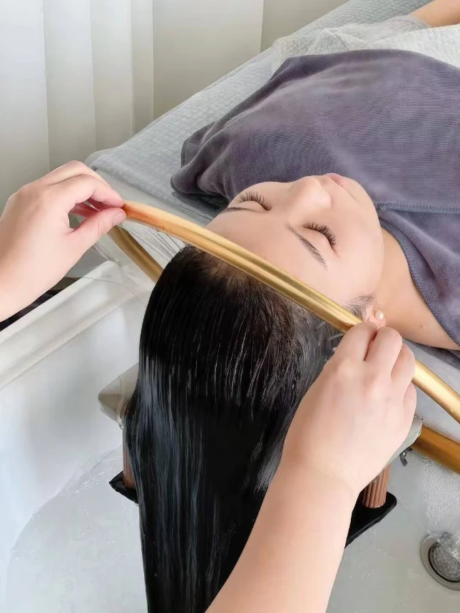 Soothing scalp care with warm mist and flowing water